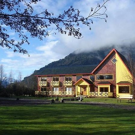 Hotel Y Cabanas Patagonia Green プエルト・アイセン エクステリア 写真