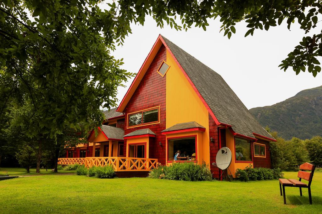Hotel Y Cabanas Patagonia Green プエルト・アイセン エクステリア 写真